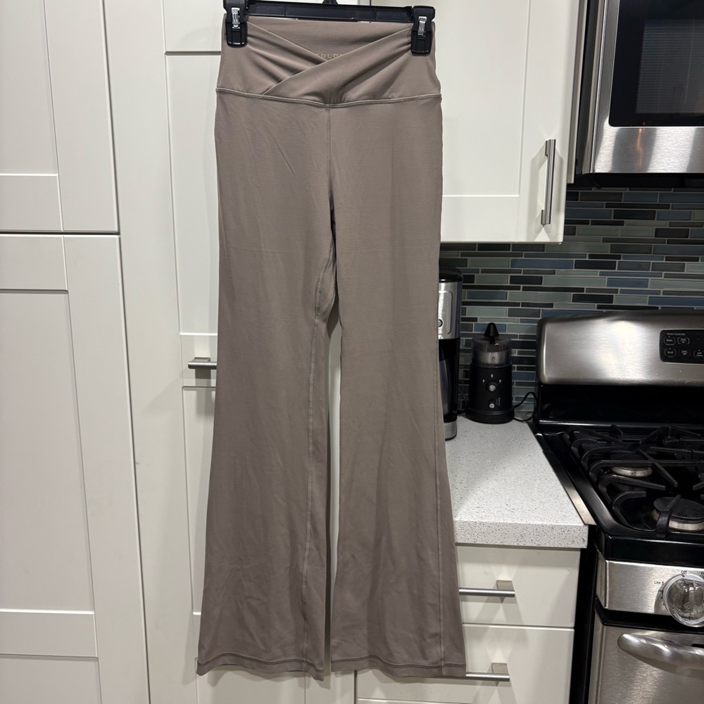 Aritzia Golden BUTTER Crossover Hi-Rise Flare 32” Legging